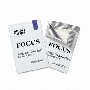 Саше Smart Strips FOCUS и наполовина отворено саше, от което се вижда оралната разтворима лента